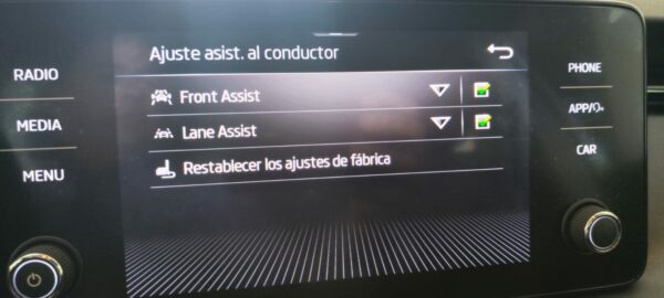 SKODA KAMIQ 1.0 TSI 81kW 110CV DSG Ambition 110 cv de 2021 - Imagen 9