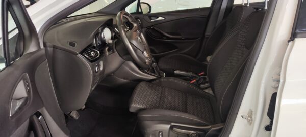 Opel Astra Dynamic 1.6 CDTi 110 CV 6vel  Abril 2019 con 129.800 Km - Imagen 4