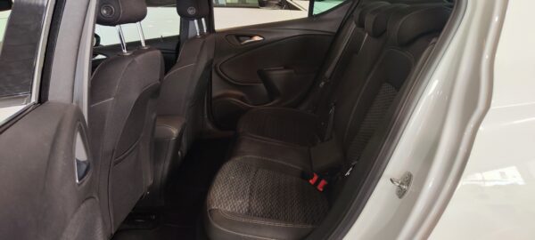 Opel Astra Dynamic 1.6 CDTi 110 CV 6vel  Abril 2019 con 129.800 Km - Imagen 5
