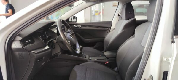 SKODA OCTAVIA 2.0 TDI 85kW 115 CV Manual Ambition de 2021 - Imagen 6