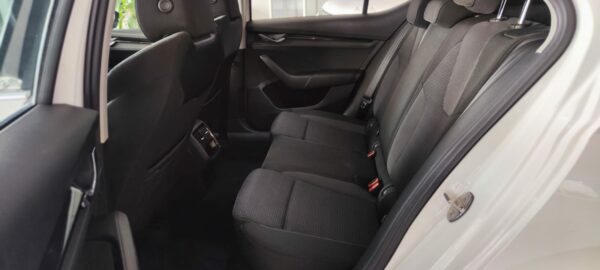 SKODA OCTAVIA 2.0 TDI 85kW 115 CV Manual Ambition de 2021 - Imagen 9