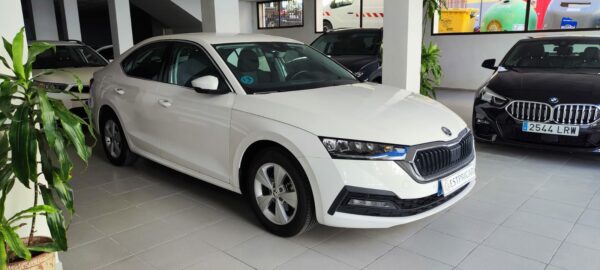 SKODA OCTAVIA 2.0 TDI 85kW 115 CV Manual Ambition de 2021 - Imagen 15