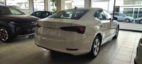 SKODA OCTAVIA 2.0 TDI 85kW 115 CV Manual Ambition de 2021 - Imagen 16
