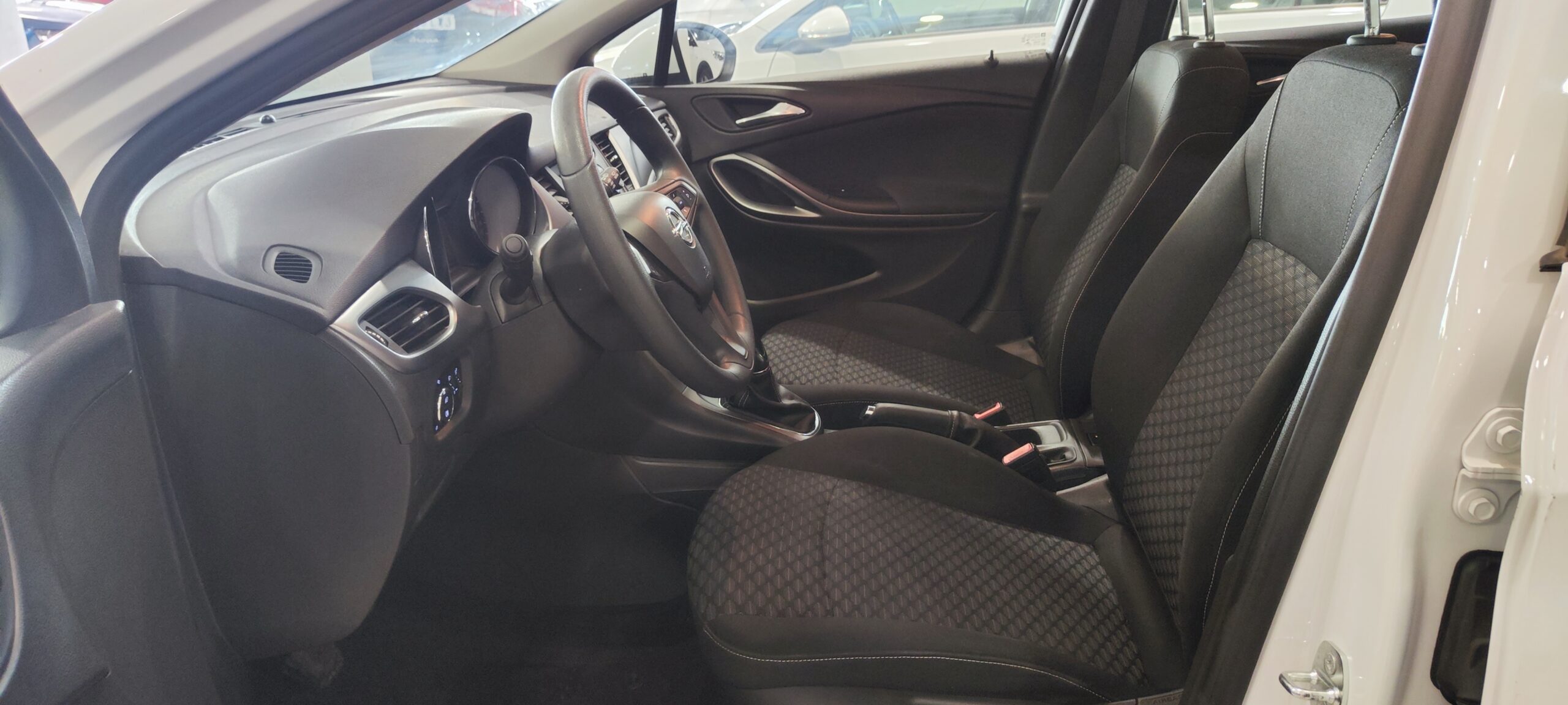 OPEL ASTRA 1.6 CDTi 81kW 110CV Business 110 cv 6 vel - Imagen 4
