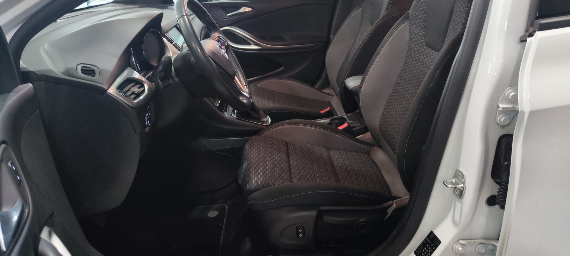 Opel Astra 5p GS Line 1.5D 77 kW (105 CV) (2021) - Imagen 7